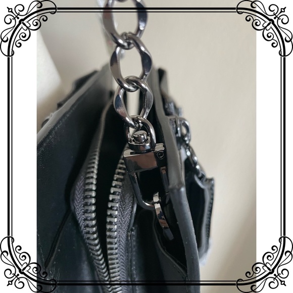 Rare find NicoPanda mini tote in leather and patent accents w shoulder chain - Picture 3 of 10